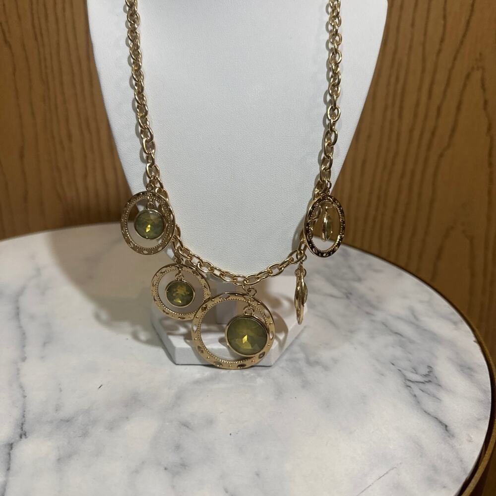 Necklace green gems with gold tone